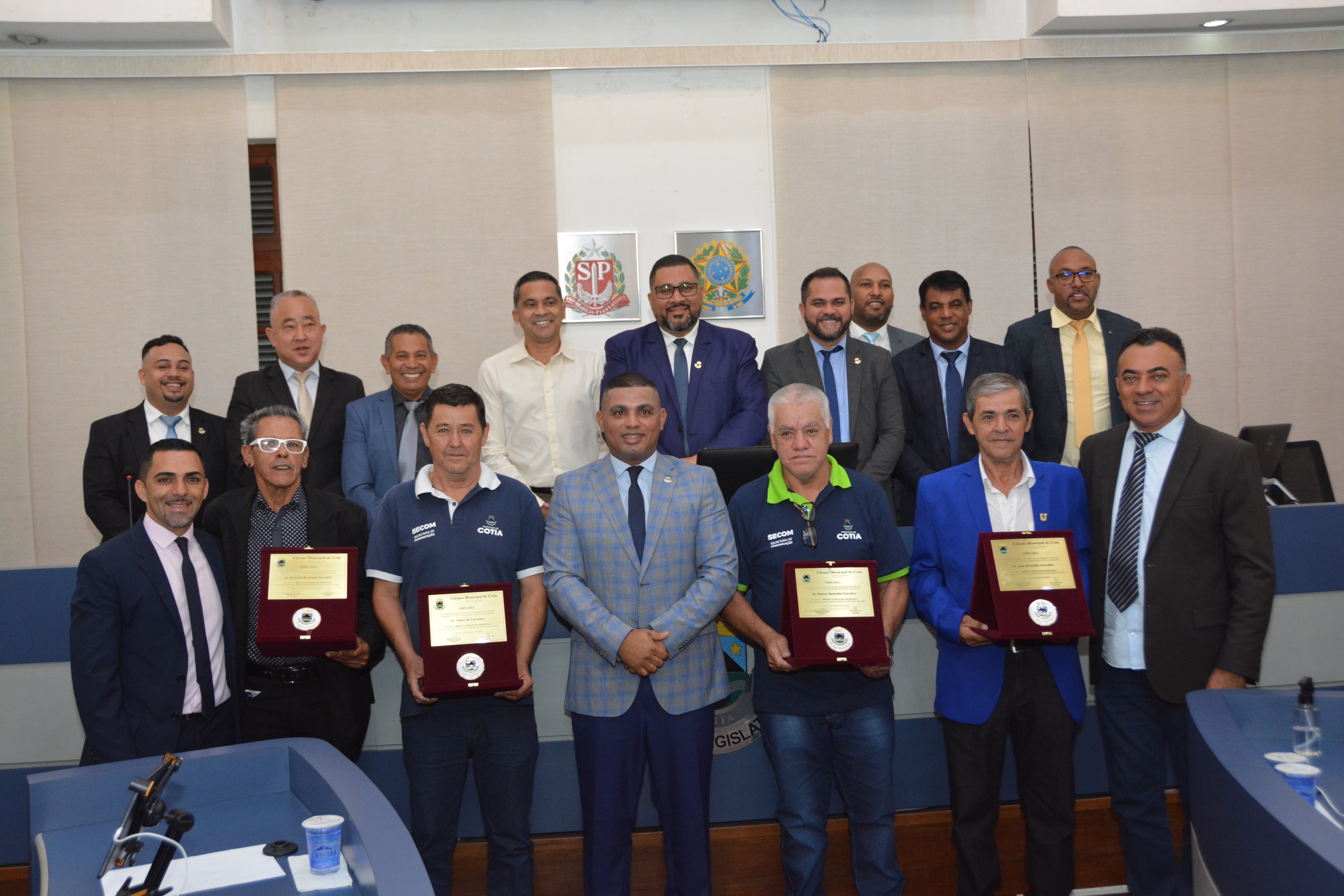 Servidores públicos são homenageados na 10ª Sessão Ordinária da Câmara Municipal