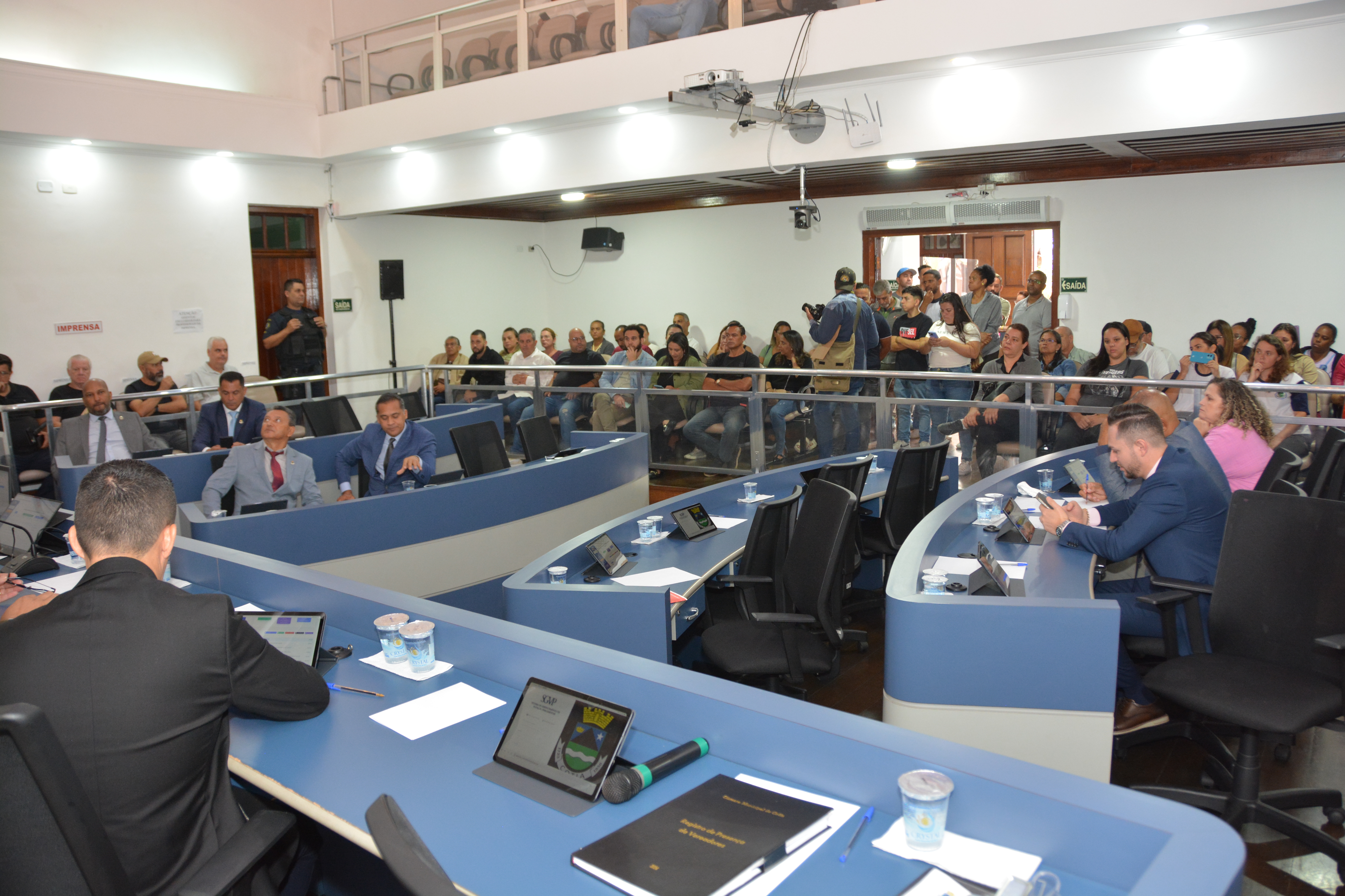 Vereadores de Cotia aprovam reajuste para profissionais da rede municipal de ensino