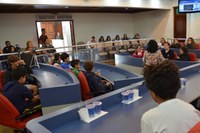 Alunos do Colégio Sidarta visitam a Câmara Municipal de Cotia