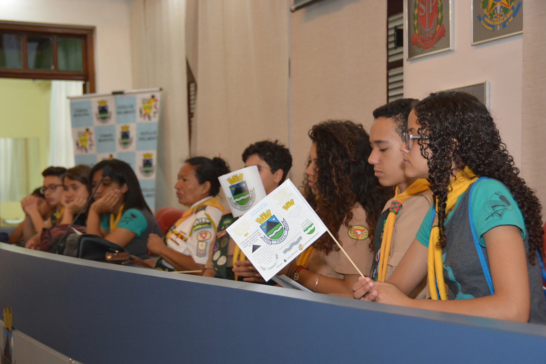 Clube dos Desbravadores conhece a Câmara Municipal de Cotia